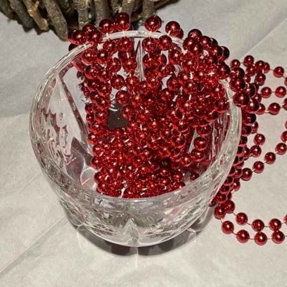 Pretty Hurricane Christmas Vase with Holly Leaf Pattern - Picture 3 of 8